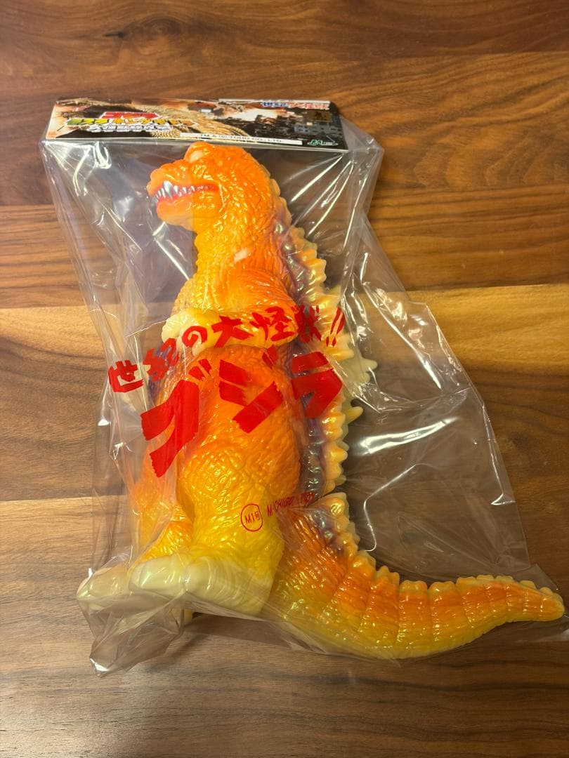 M1号 GMKゴジラ ハロウィンカラー 蓄光 - メルカリ