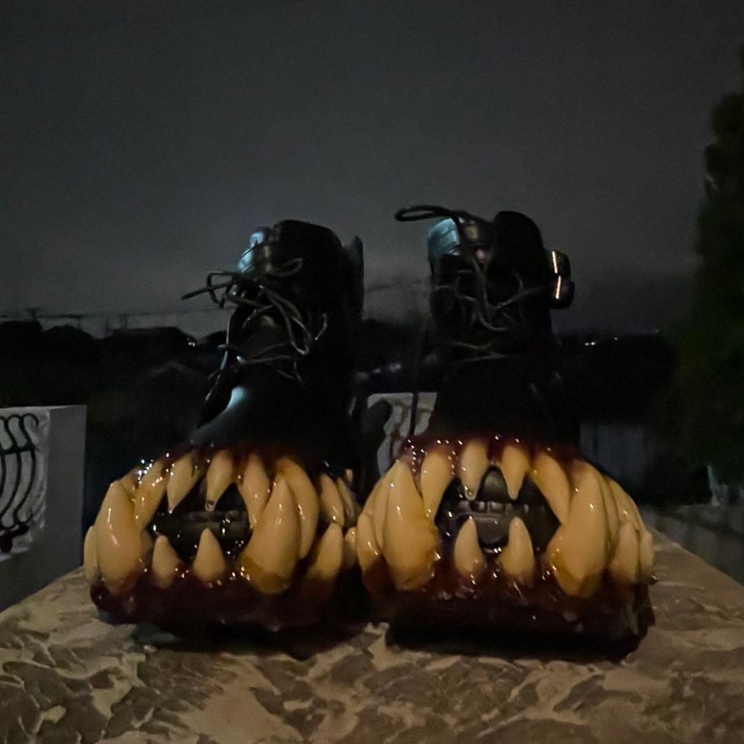 OneMall provides Mercari products: venomboots venom boots