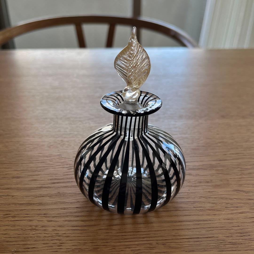 ベネチアンガラス　ムラーノ　ヴィンテージ　香水瓶　パフュームボトル ベネチアンガラス ムラーノ レース飾り瓶 ピンクと金彩 パフューム