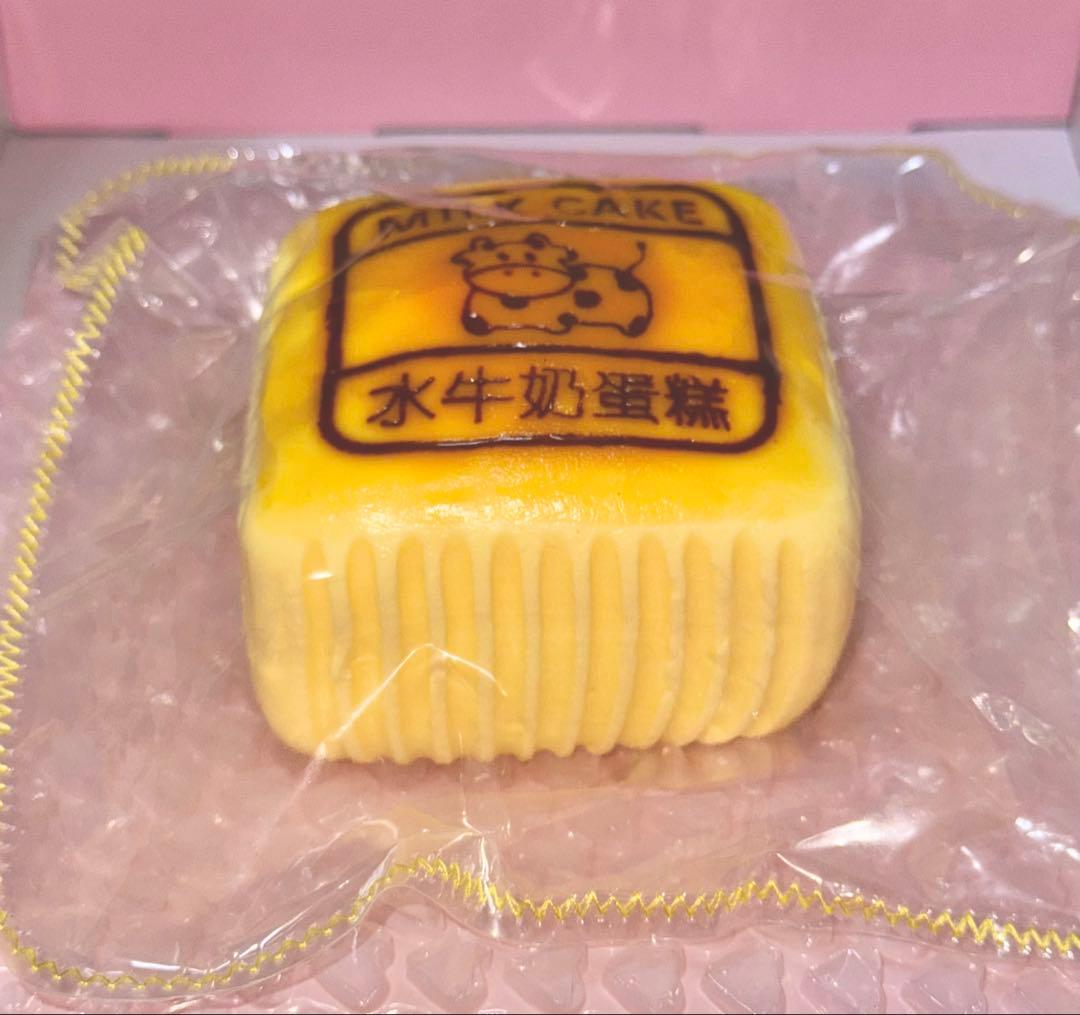 kikisquishy 生クリーム風 牛ケーキ スクイーズ XLサイズ - メルカリ