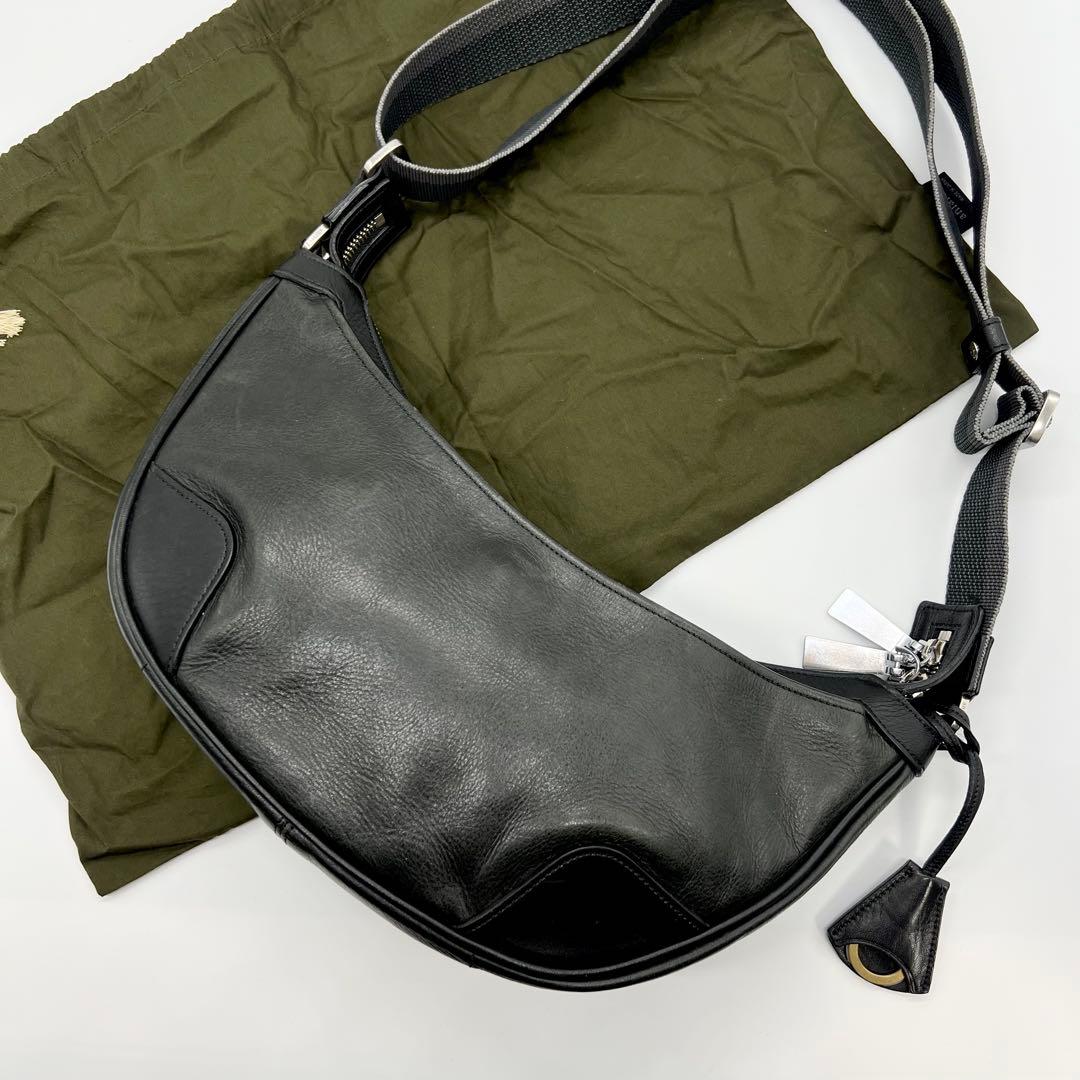 美品✨アニアリ　ボディバッグ　ハーフムーン　レザー　ブラック　バルケッタ　迷彩 美品✨アニアリ ボディバッグ ハーフムーン レザー ブラック