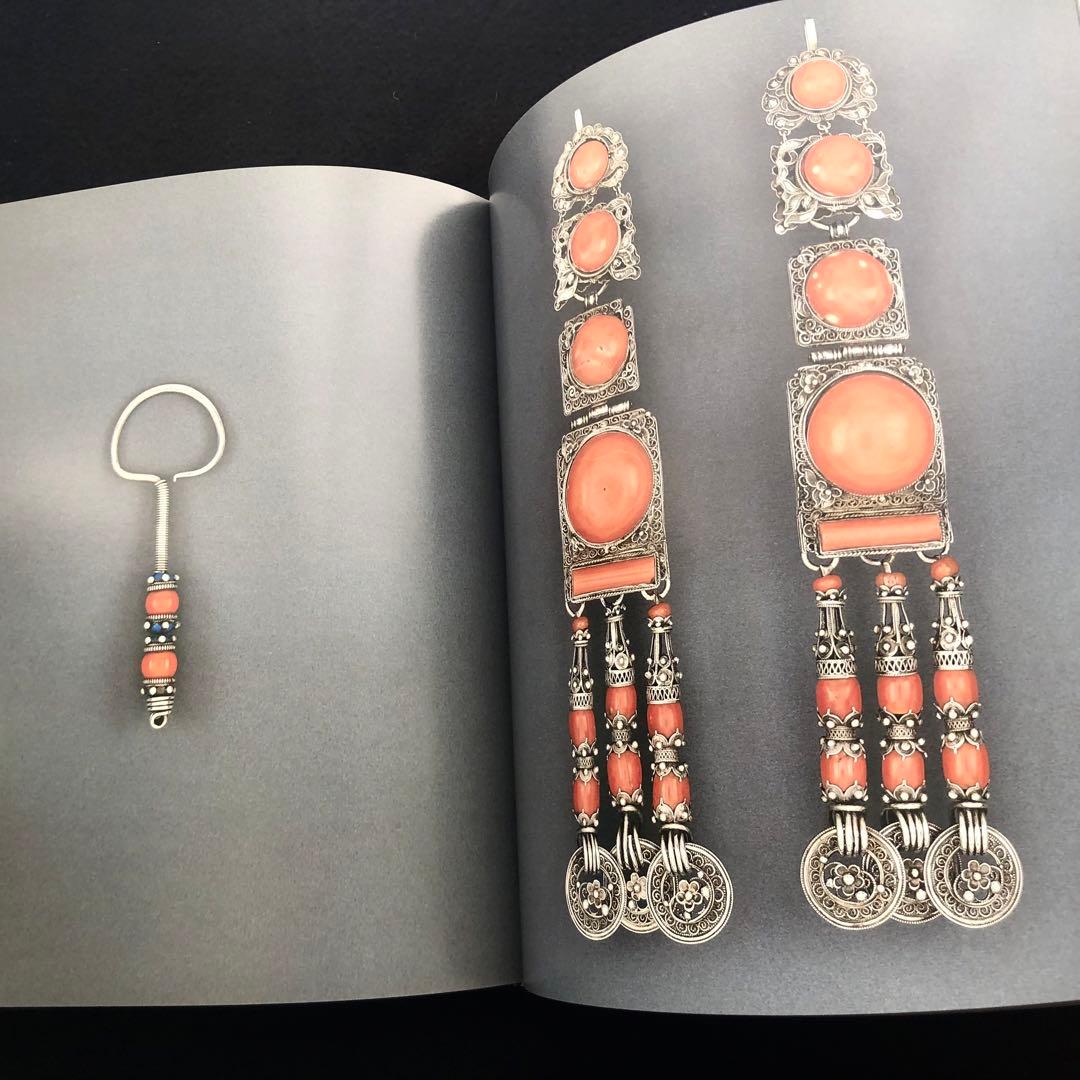 イヤリング ジェリーの世界 写真集「Orecchini etnici」Skira - メルカリ