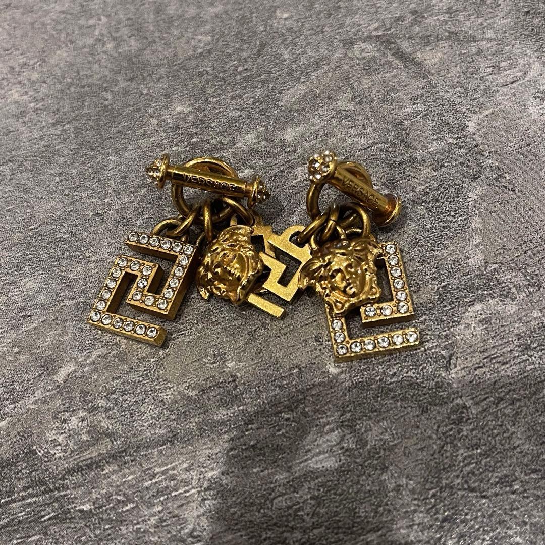 こ*ぁ様 【VERSACE】グレカ ピアス ゴールド VERSACE ゴールドトーン グレカ フープピアス 人気 (VERSACE/ピアス