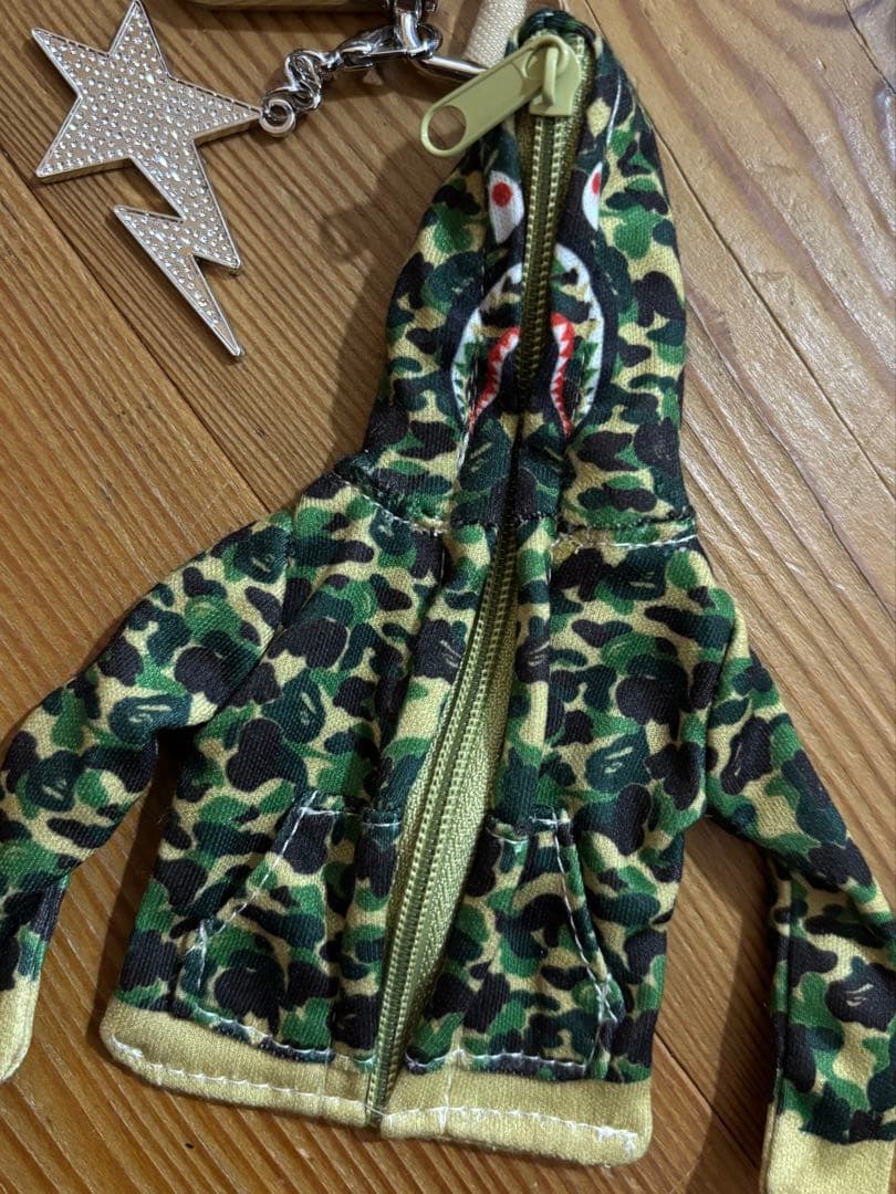 ⭐︎⭐︎A BATHING APE ⭐︎⭐︎エイプカモパーカー型キーホルダー A BATHING APE（アベイシングエイプ） キーホルダー ABC CAMO PULLOVER