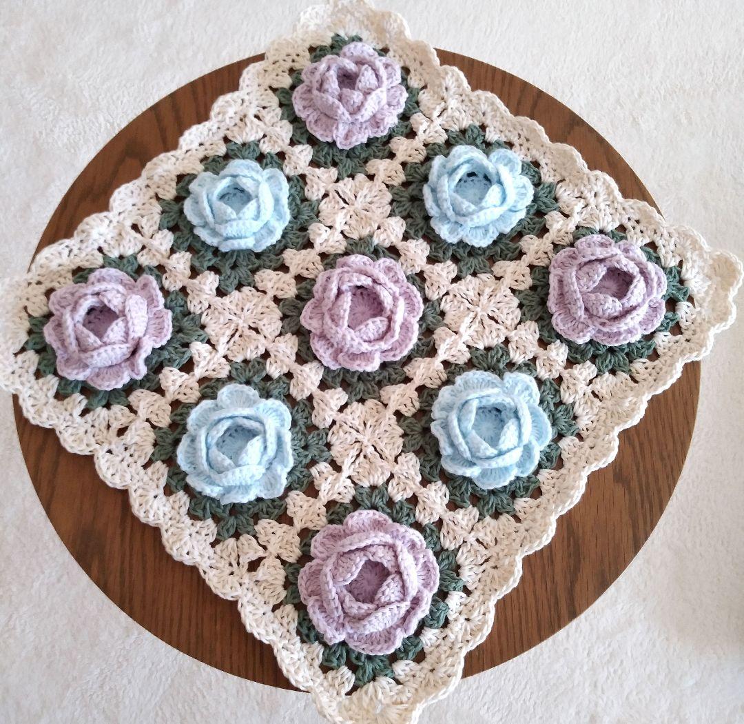 立体花かぎ針編みマルチカバー バラグラニースクエア モチーフ編み