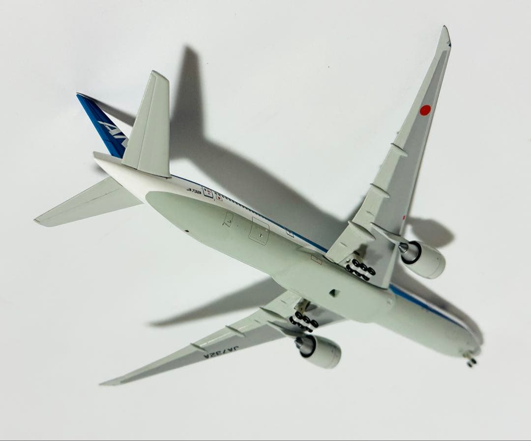 全日空商事 1/400 ANA 777-300ER NH40013 - メルカリ
