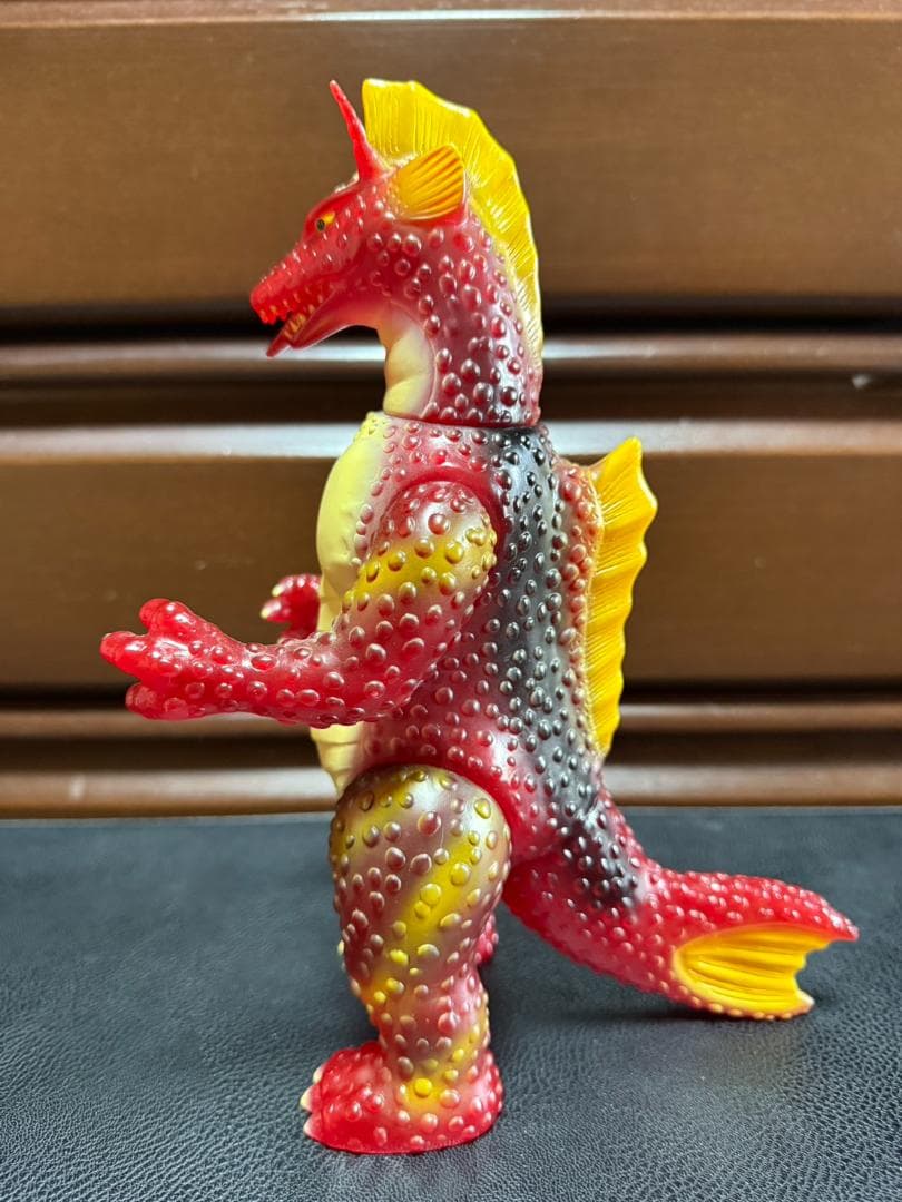 マルサン 世紀の大怪獣 チタノザウルス Red Clear Ver. 350 - メルカリ