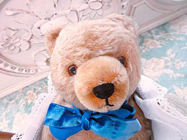 小振りの ハーマンベア アンティーク ☆ パニエ付き テディベア