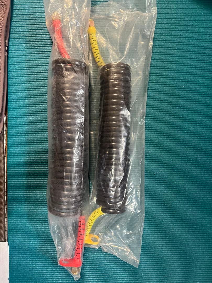 トレーラー　ブレーキ　スパイラルコード　赤　黄色２本セット　海コン　丈夫 Amazon.co.jp: トレーラースパイラルホース エアーホース赤黄2本セット