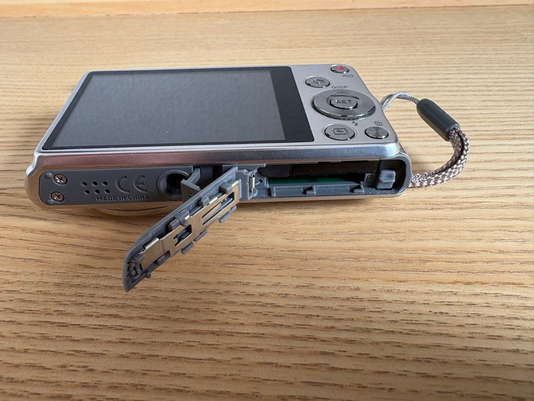 【箱•説明書なし】CASIO EXILIM 16.1MP デジタルカメラ