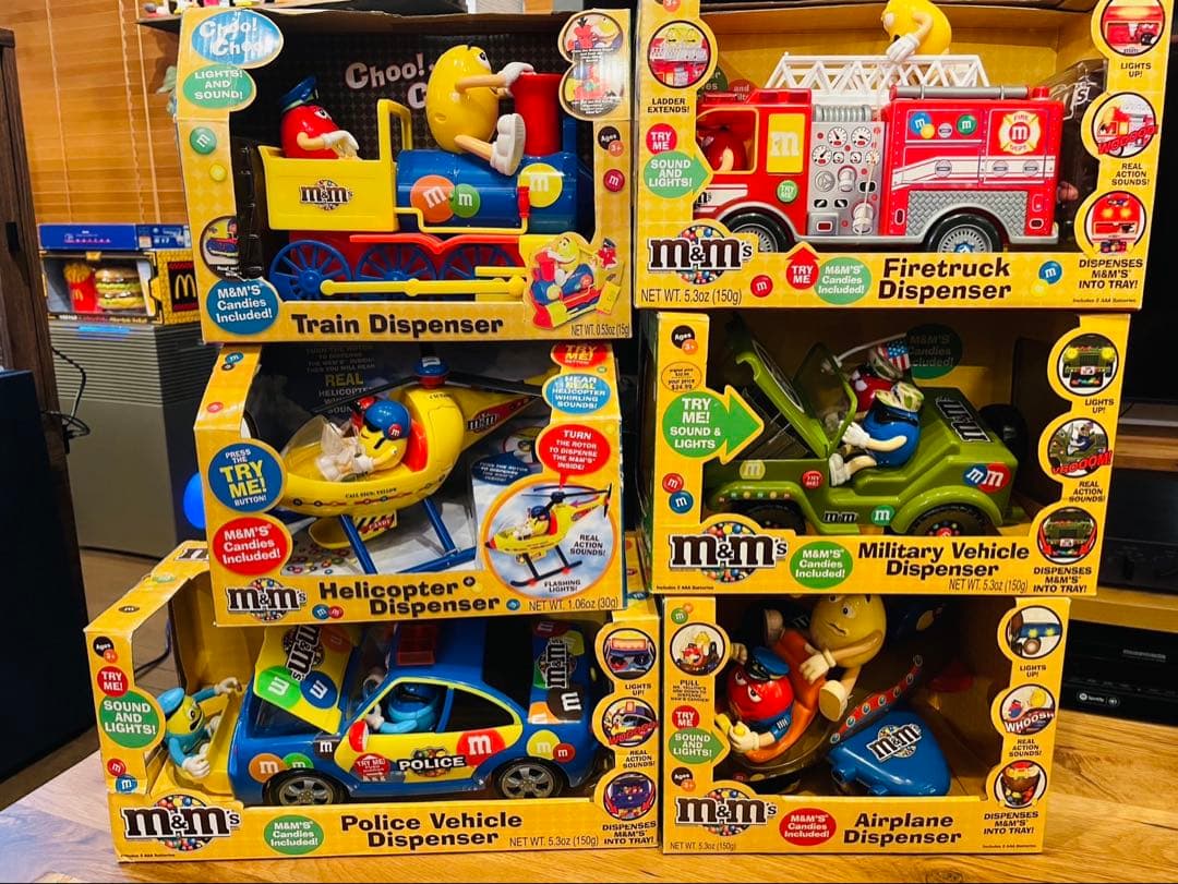 ★超激レア★ M&M's エムアンドエムズ 乗り物 ディスペンサー 全種 楽天市場】海外直輸入 USED品 m&m's チョコレート ディスペンサー