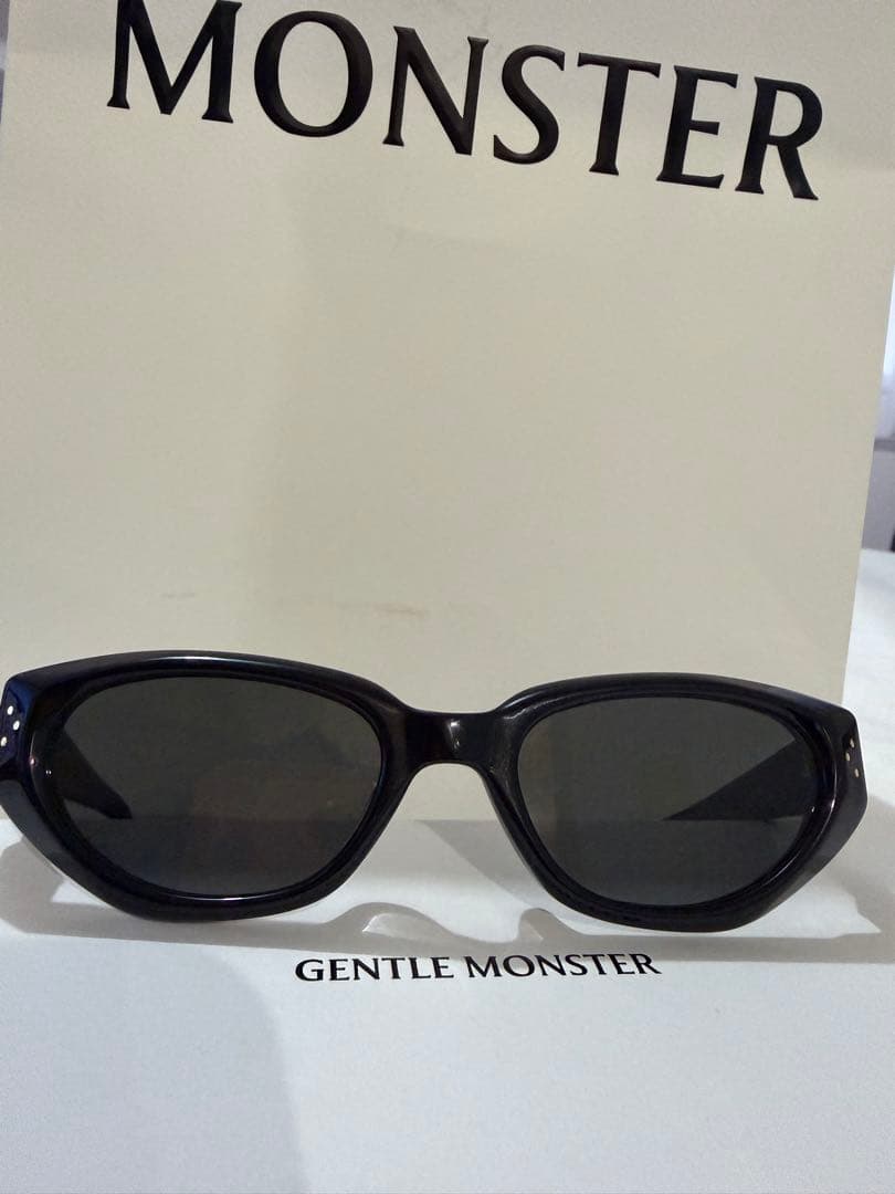 MONSTER ブラック サングラス ケース付き ジェントルモンスターサングラス ケースタグ付き｜Yahoo!フリマ（旧