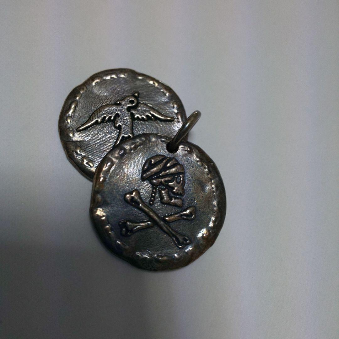 新品！レザーズ&トレジャーズ パイレーツオブカリビアン シルバーペンダントトップ パイレーツオブカリビアンのアステカコインのネックレス通販☆ジャック