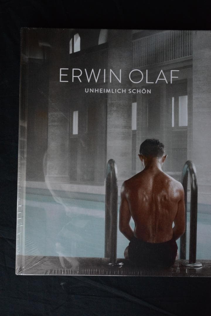 【Erwin Olaf:Unheimlch Schon】シュウリンク包装未開封品 シンガーポリナイス（ブルー箱入）｜ポリエチレン｜PRODUCT