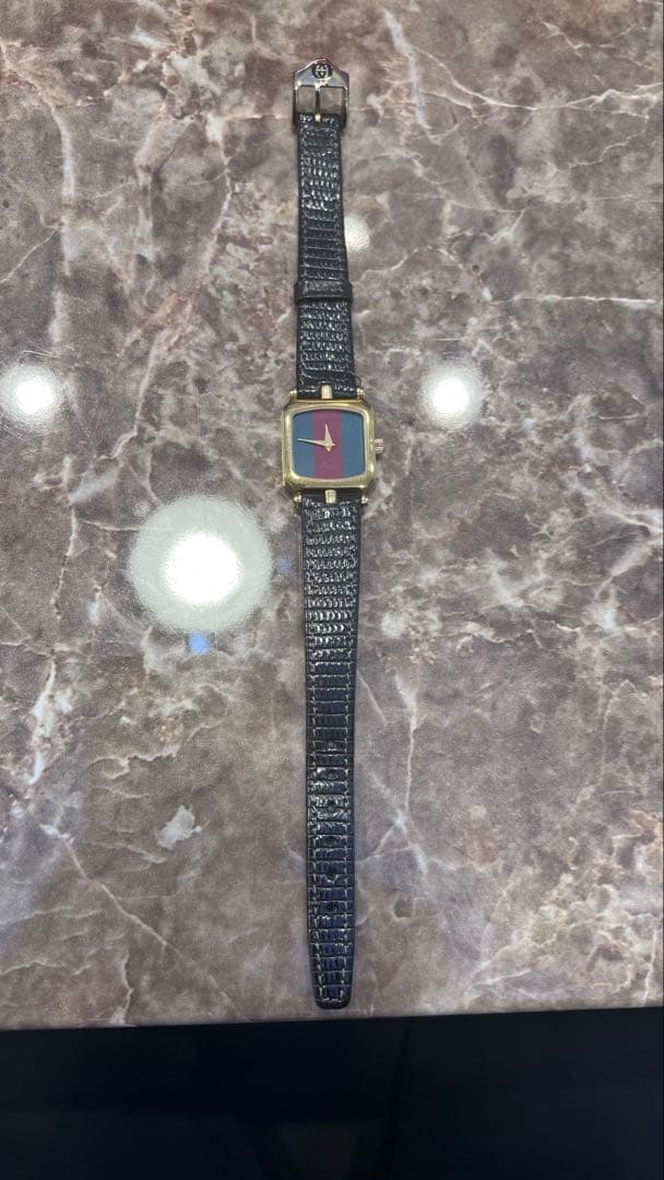 「超激レアビンテージ」本日最終値下げ GUCCI 黒レザー腕時計 グッチ 3001M スイス製 メンズ 黒文字盤 GP クオーツ 1990年頃 USED Gucci