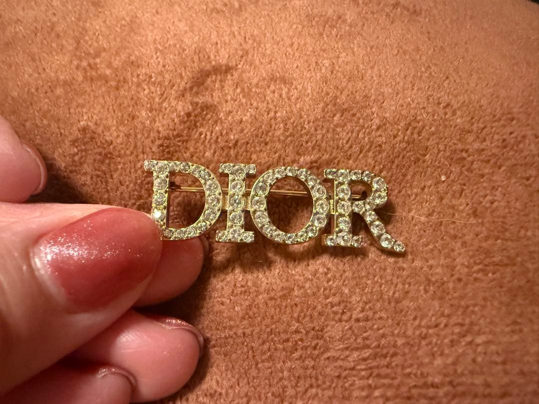ディオール　ブローチ　美品　キラキラ クリスチャンディオール Christian Dior ブローチ ロゴ ラインストーン
