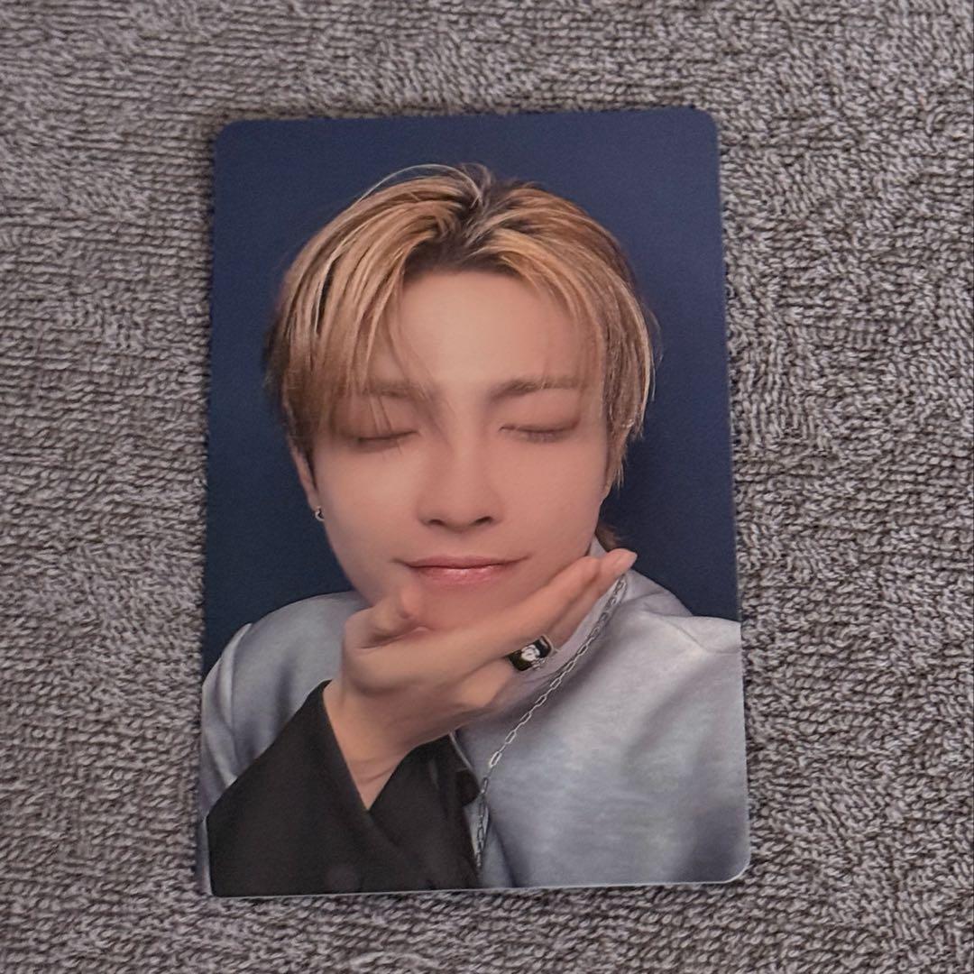 ATEEZ アチズ ホンジュン ユニバ特典 トレカ ユニバーサル - メルカリ