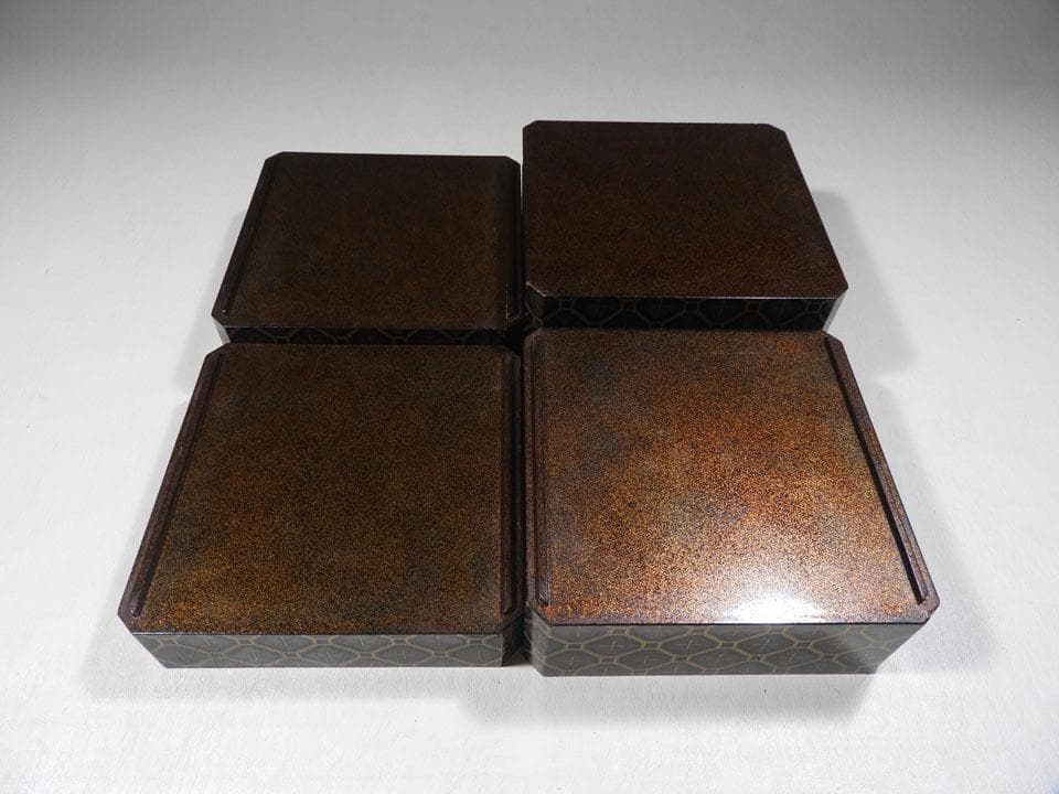 ○小さい 四段重箱 時代蒔絵 嵯峨桐 小紋尽くし 家紋 小重箱 片手の