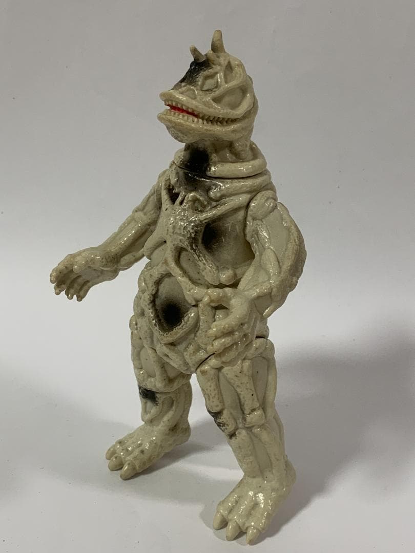 怪獣フィギュア 可動式 ホワイト 約15cm - メルカリ
