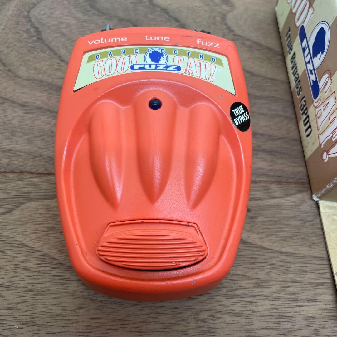 danelectro fuzz cool cat ファズ　ギター　エフェクター DANELECTOR COOLCAT FUZZ V2/エフェクター - YouTube