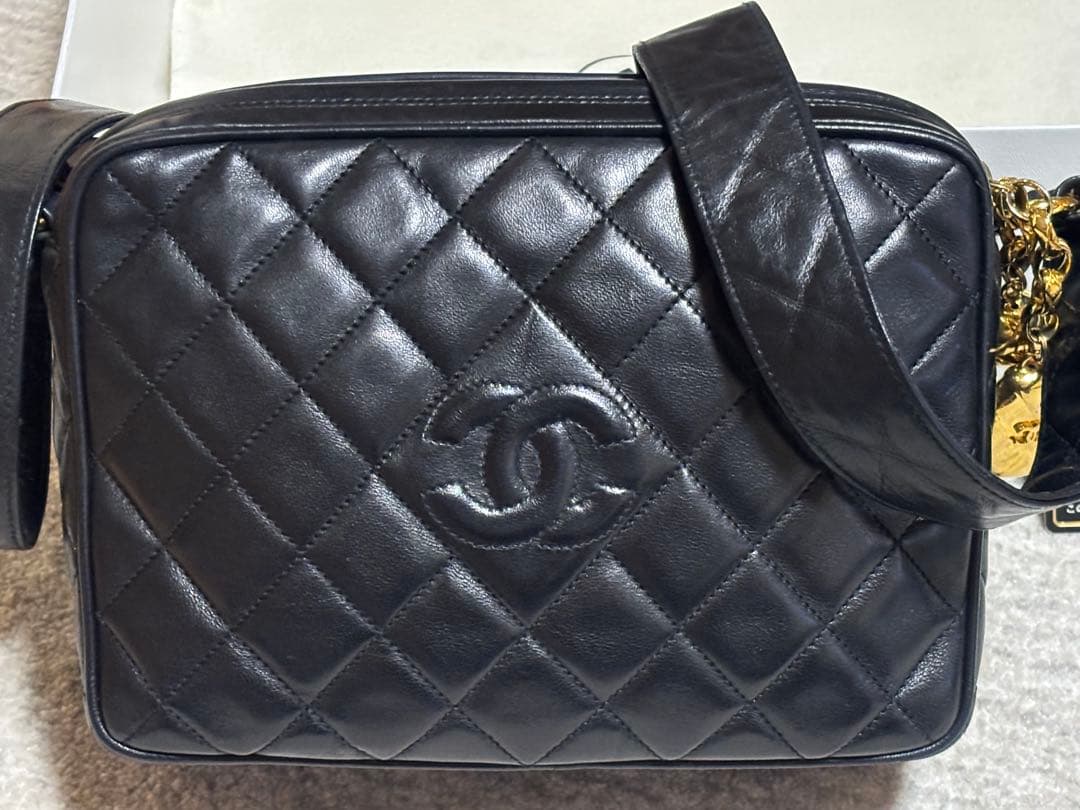 CHANEL ボールチャームショルダーバック　ラムスキン　ココマーク CHANEL（シャネル） 【良品】シャネル ココボール ミニマトラッセ