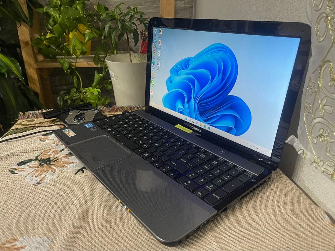 東芝パソコンノ-ト第3世代i3✨□Office□4GB Windows11