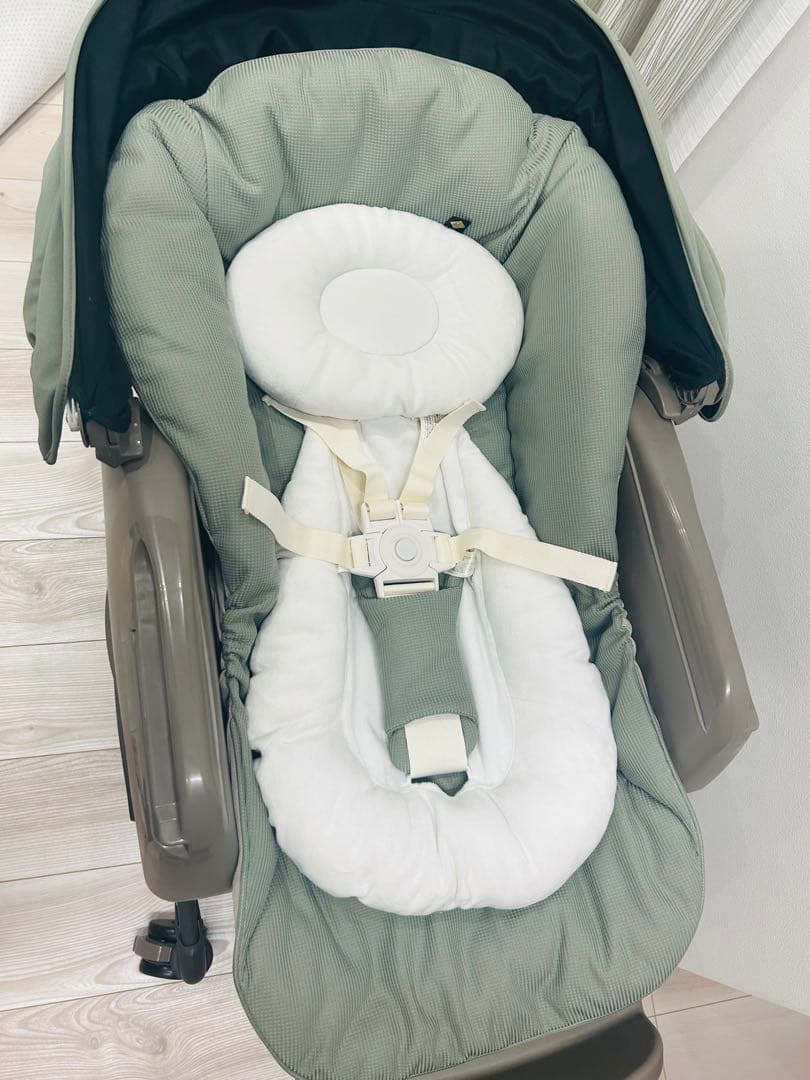 《美品》コンビ　ネムリラ コードレス AUTO SWING 【替えシート付】