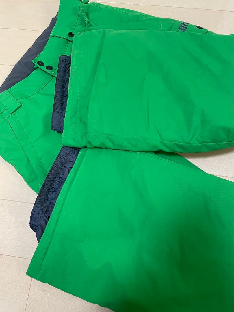 バートン キッズ 迷彩フード付きウェアと緑色パンツセット