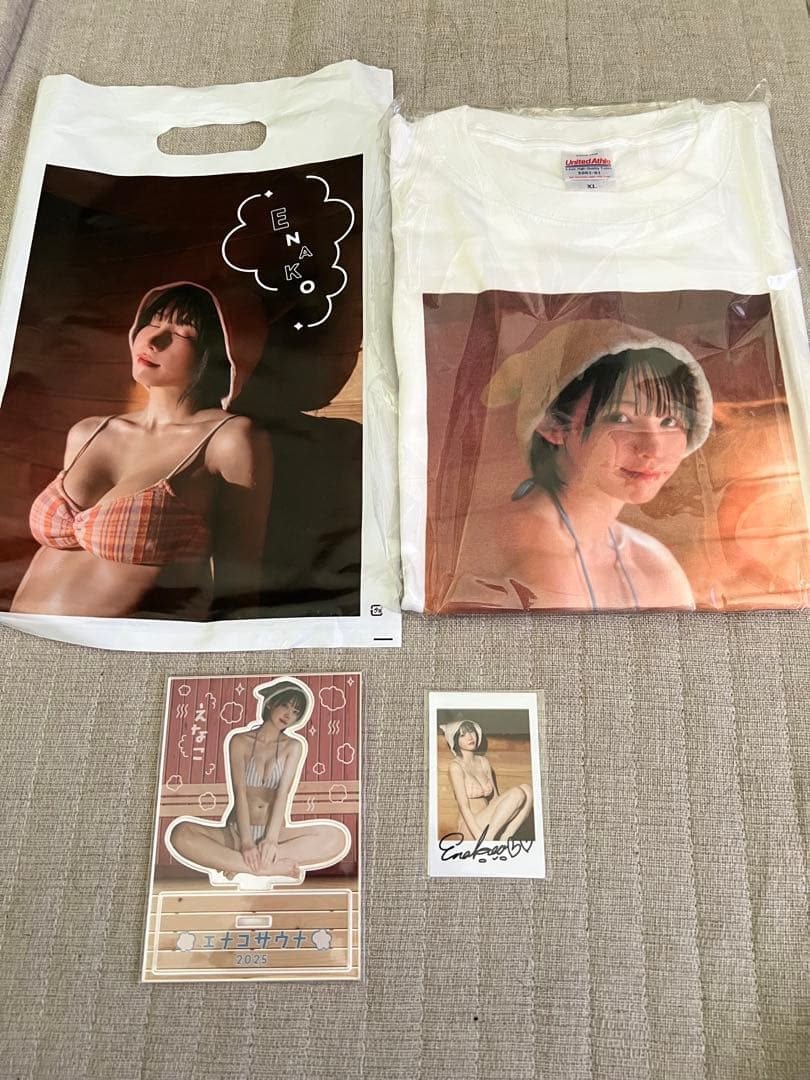 【直筆サイン入り写真集2冊入り】えなこ コミケC107 えなこみゅ　セット2種