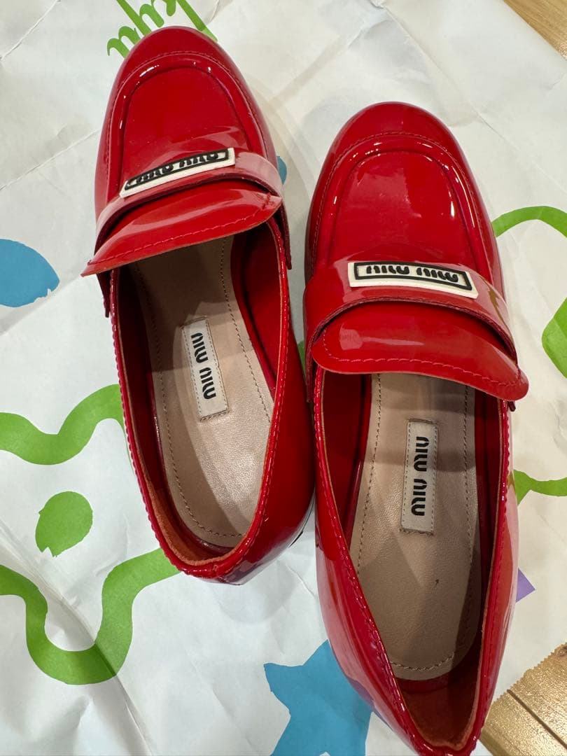 miumiu ローファー RED【あやぽにょ様】 - メルカリ