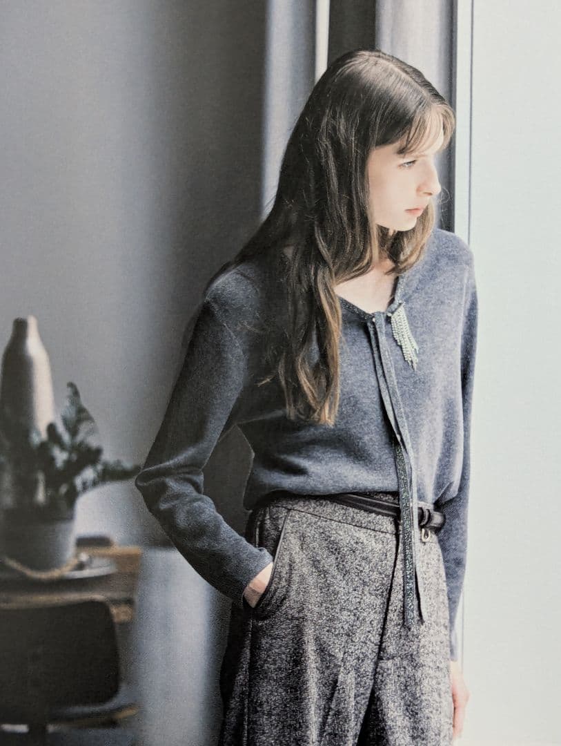 【超貴重！新品◆ANAYI◆《ステップビジューVネックカーディガン（グレー）》】