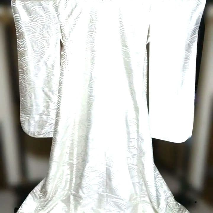 白無垢 波と草花が隙間なく描かれた 打掛BB