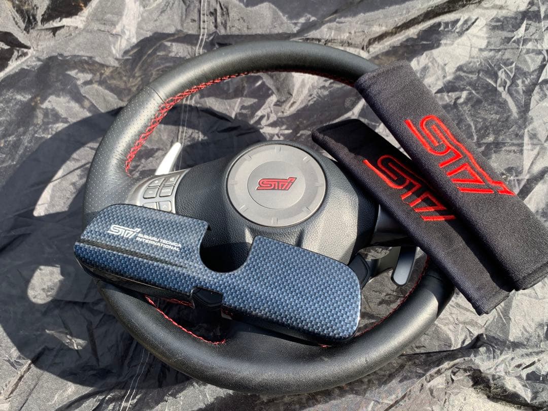 も*※様 STI ステアリング本体 シートベルトカバー　ミラーカバー スバル WRX STi & S4 専用 本革シートベルトカバー レザーカバー 赤 青