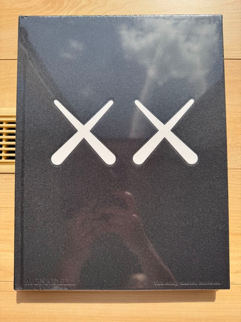 ユニクロ カウズ+ウォーホル アートブック トートバッグ付 新品 未開封 ユニクロ】から「カウズ ＋ ウォーホル UTコレクション」が登場