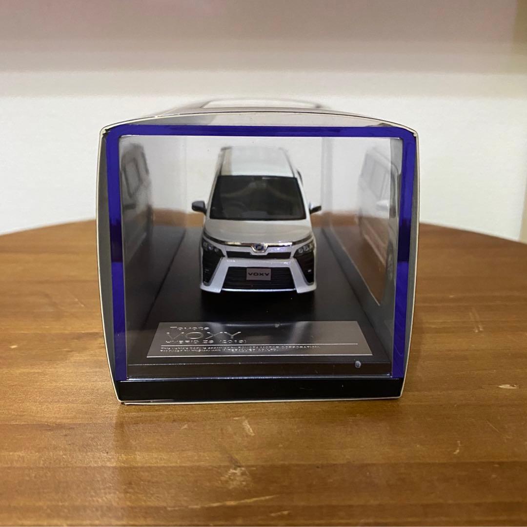 TOYOTA VOXY トヨタ ヴォクシー ミニカー 80系 ホワイト - メルカリ