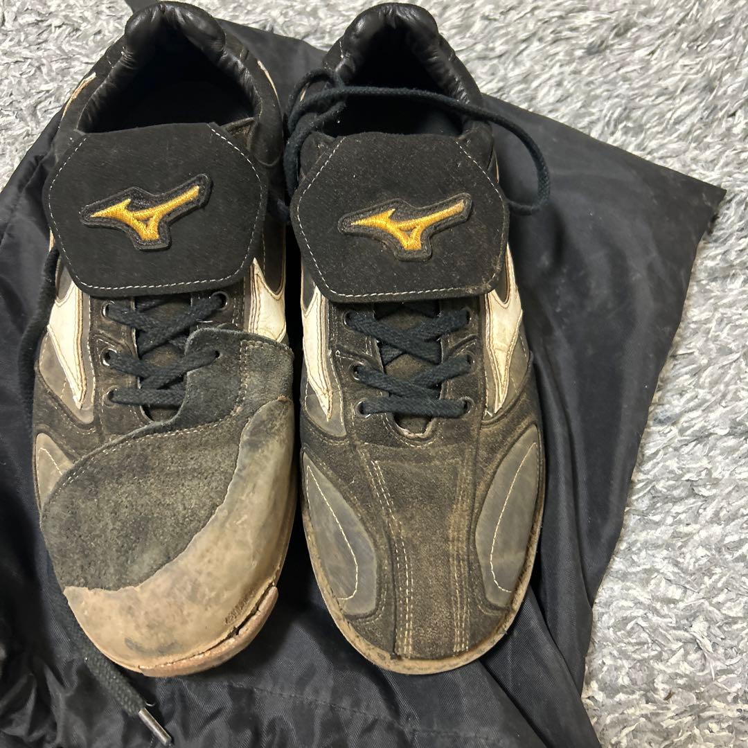 投手用スパイク　横浜DeNAベイスターズ　佐々木千隼選手　実使用 佐々木千隼さん、さりげなくバックバンドでボール取る感じとか良かった