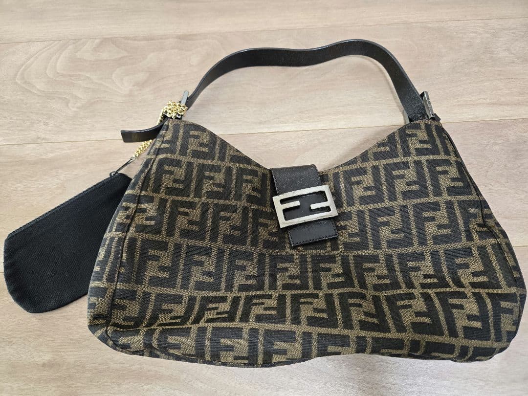 希少モデルFendi FFロゴ ショルダーバッグ