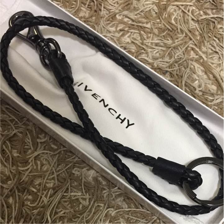 【値下げ】ジバンシィ(GIVENCHY)のレザーチェーン 値下げ】ジバンシィ(GIVENCHY)のレザーチェーン