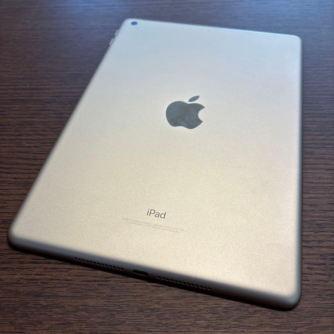 Apple iPad (第5世代) シルバー A1822 - メルカリ