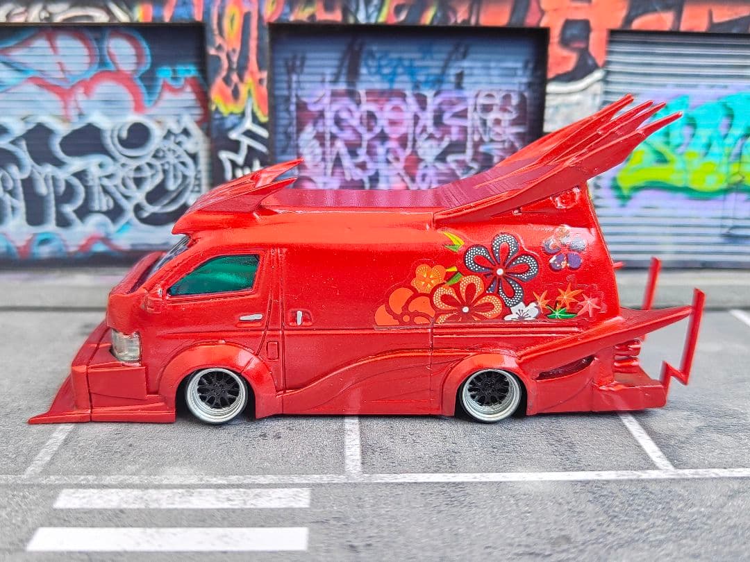 トミカ改造 ハイエース バニング フルエアロ深リム購入者以外いいね