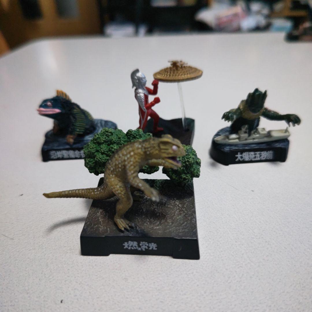 ウルトラ怪獣名鑑 シークレット含4点セット 商品説明を確認願います