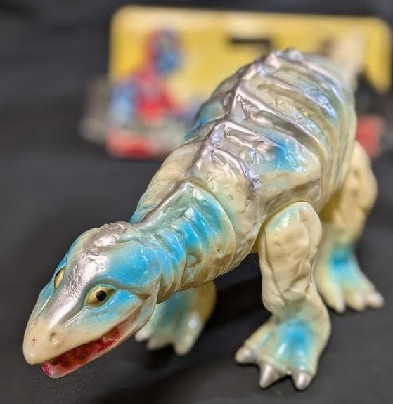 ステゴン「帰ってきたウルトラマン」登場怪獣（ブルマァク復刻）ソフビフィギュア ブルマァクの「S帰ってきたウルトラマン」が「レトロカラー」となって