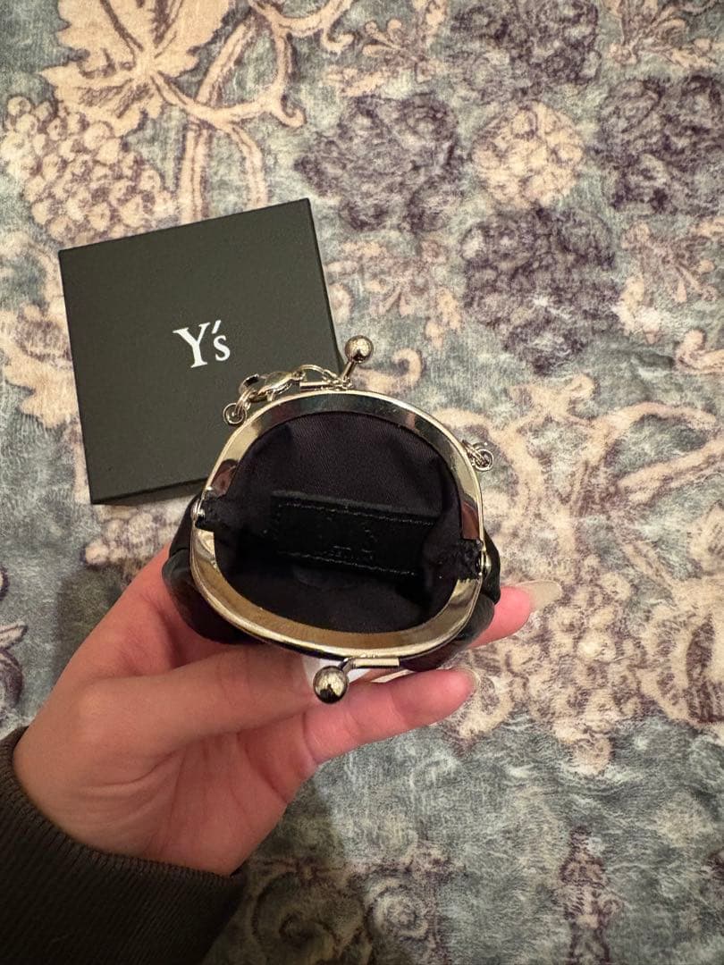 Y's】チェーンショルダーがま口ポーチ - メルカリ