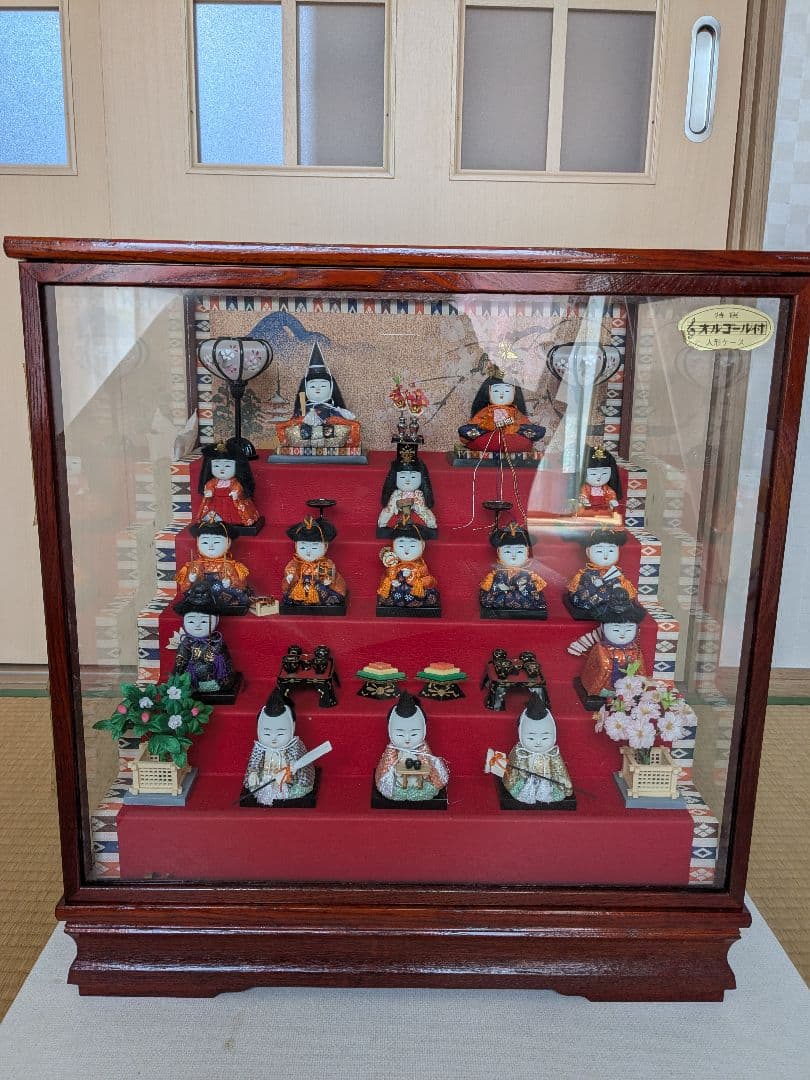 伝統的な5段雛人形 ガラスケース付き - メルカリ