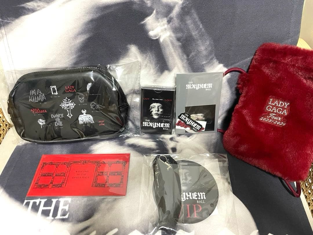 Lady Gaga VIP GOLD グッズ セット - メルカリ
