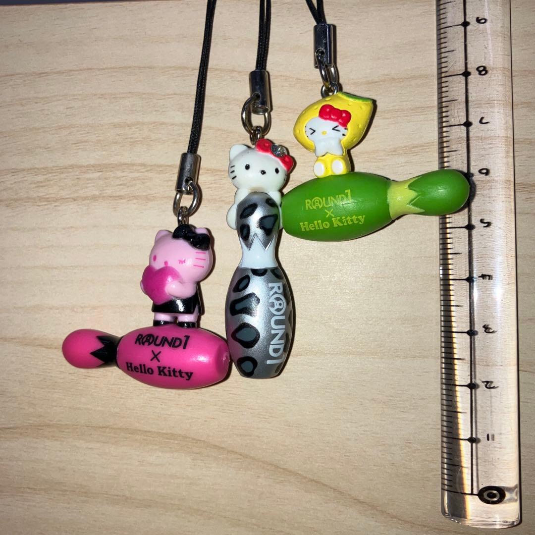 ハローキティ ストラップ3個セット ラウンドワンコラボ - メルカリ