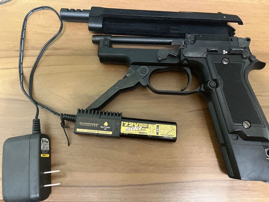 東京マルイ M93R電動ガン バッテリー充電器付き 予備マガジン付き