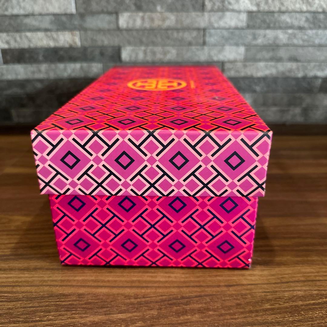 「新品・未使用」TORY BURCH ベージュフラットシューズ 23.5cm