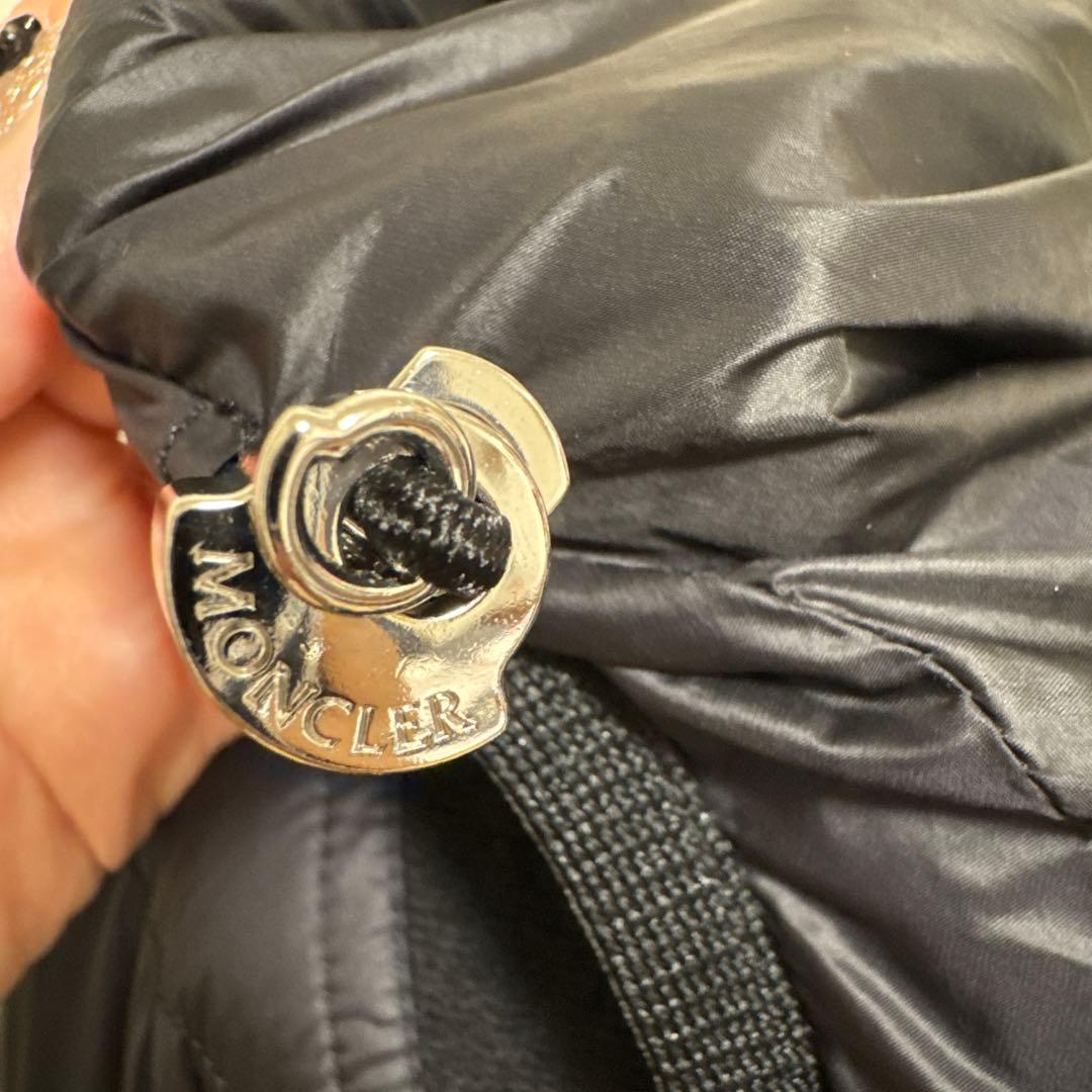 MONCLER フード付きポンチョ 黒 - メルカリ