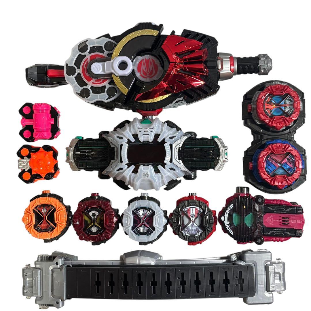 仮面ライダー　DXデザイアドライバー　DXジクウドライバー　2個セット 変身ベルト DXデザイアドライバー｜仮面ライダーおもちゃウェブ